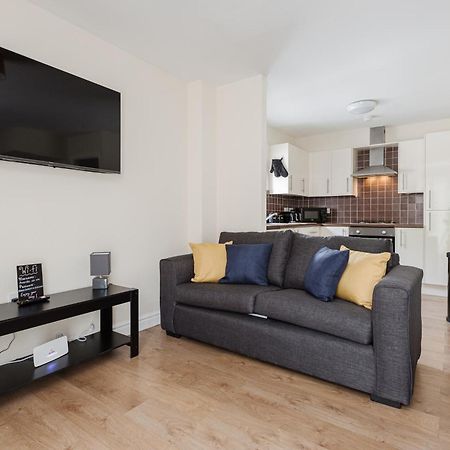 Oxheys House - 5 Bedrooms Contractors Parking Престон Номер фото