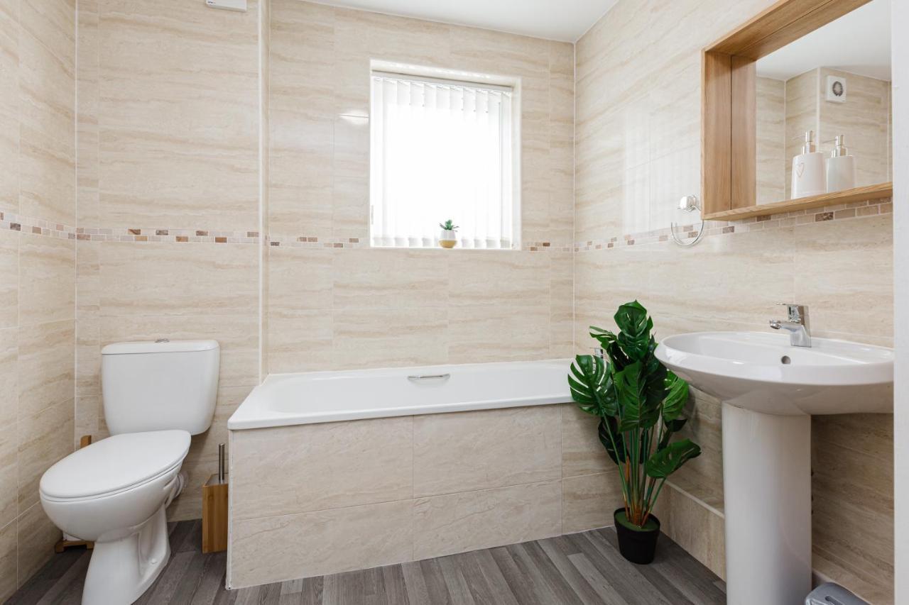Oxheys House - 5 Bedrooms Contractors Parking Престон Экстерьер фото