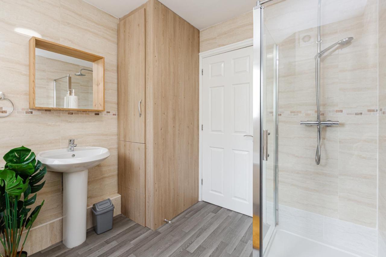 Oxheys House - 5 Bedrooms Contractors Parking Престон Экстерьер фото